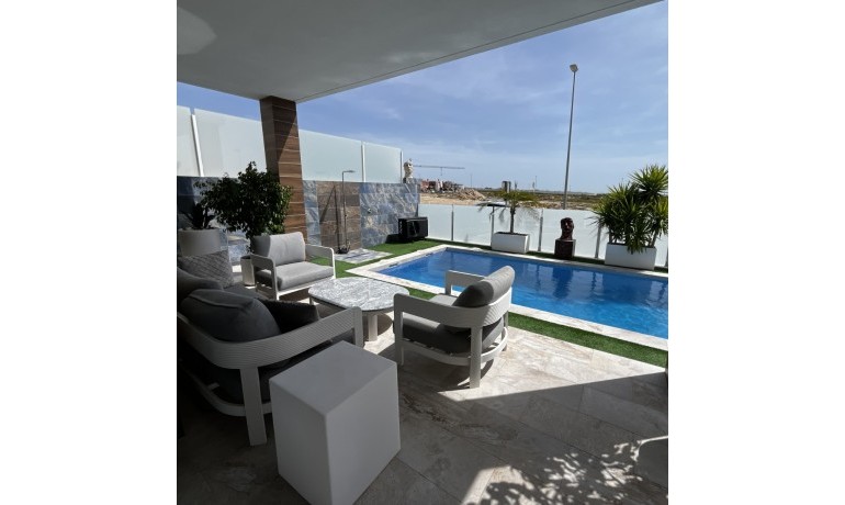 Venta - Villa -
Los Montesinos - Entre Naranjos / Vistabella Golf