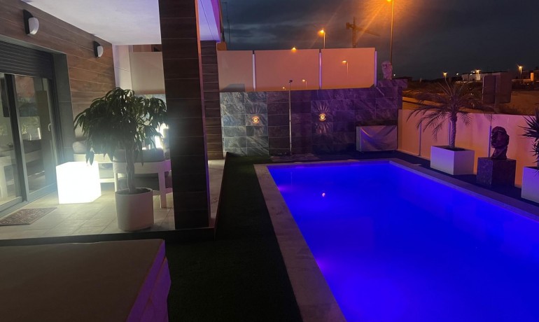 Venta - Villa -
Los Montesinos - Entre Naranjos / Vistabella Golf
