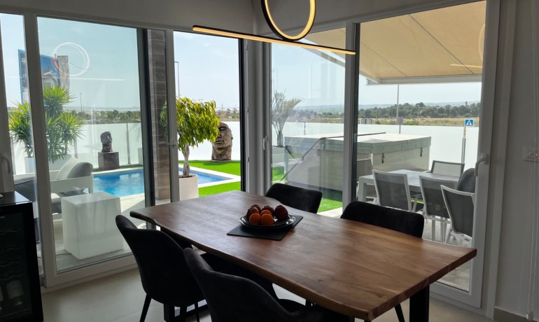 Venta - Villa -
Los Montesinos - Entre Naranjos / Vistabella Golf