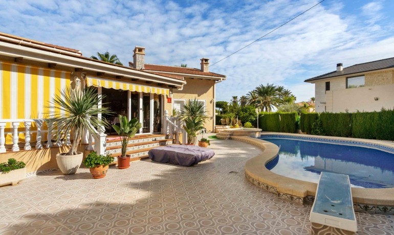Venta - Villa -
Orihuela Costa - Cabo Roig