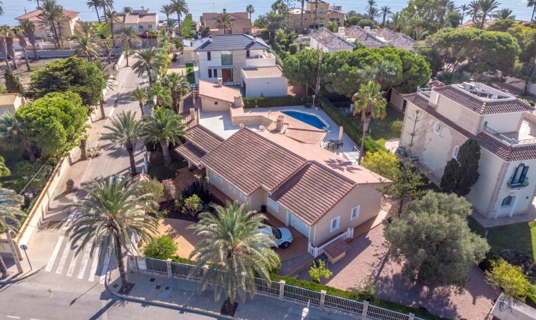 Venta - Villa -
Cabo Roig - Muy Cerca De La Playa