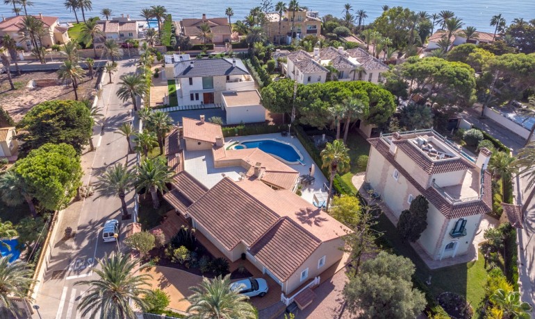 Venta - Villa -
Cabo Roig - Muy Cerca De La Playa