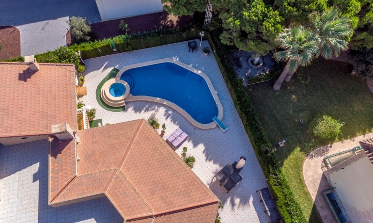 Venta - Villa -
Cabo Roig - Muy Cerca De La Playa