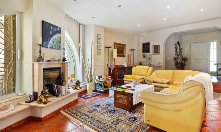 Venta - Villa -
Cabo Roig - Muy Cerca De La Playa