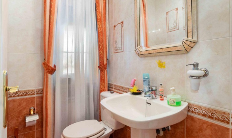 Venta - Villa -
Cabo Roig - Muy Cerca De La Playa