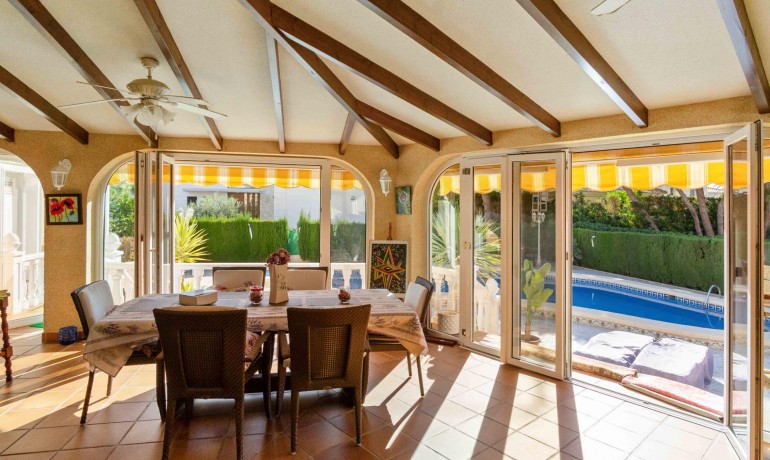 Venta - Villa -
Cabo Roig - Muy Cerca De La Playa