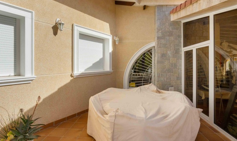 Venta - Villa -
Cabo Roig - Muy Cerca De La Playa