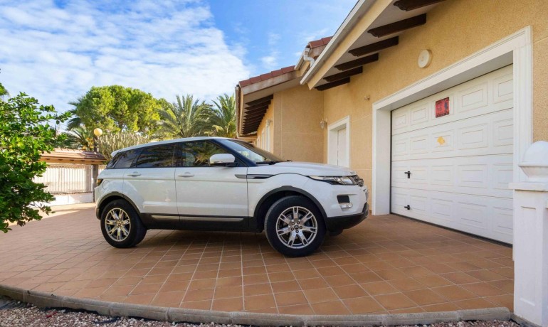 Venta - Villa -
Cabo Roig - Muy Cerca De La Playa