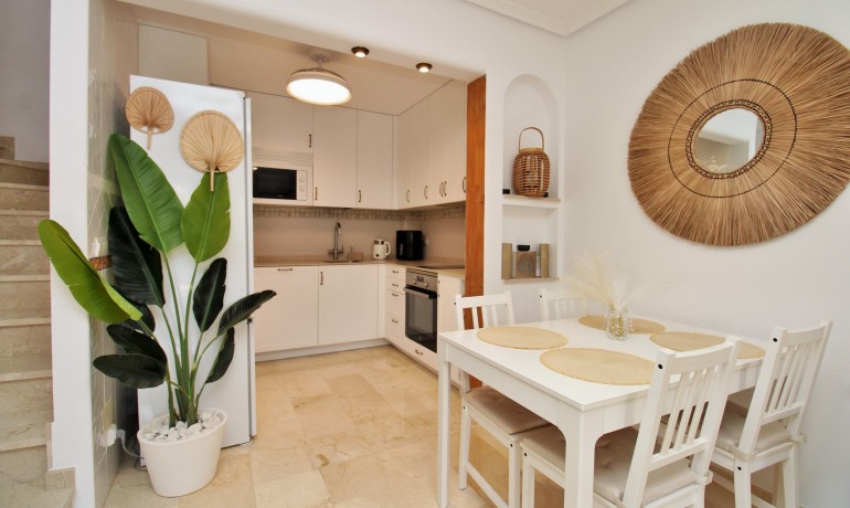 Venta - Casa -
Villamartin - PAU 8