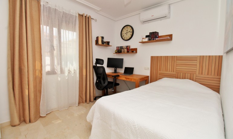 Venta - Casa -
Villamartin - PAU 8