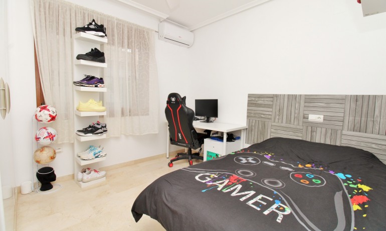 Venta - Casa -
Villamartin - PAU 8