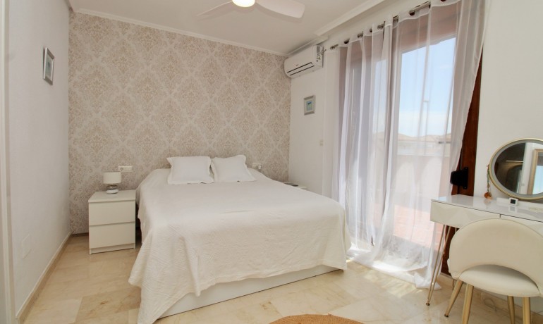 Venta - Casa -
Villamartin - PAU 8