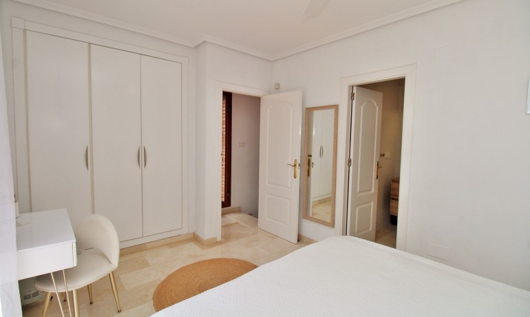 Venta - Casa -
Villamartin - PAU 8