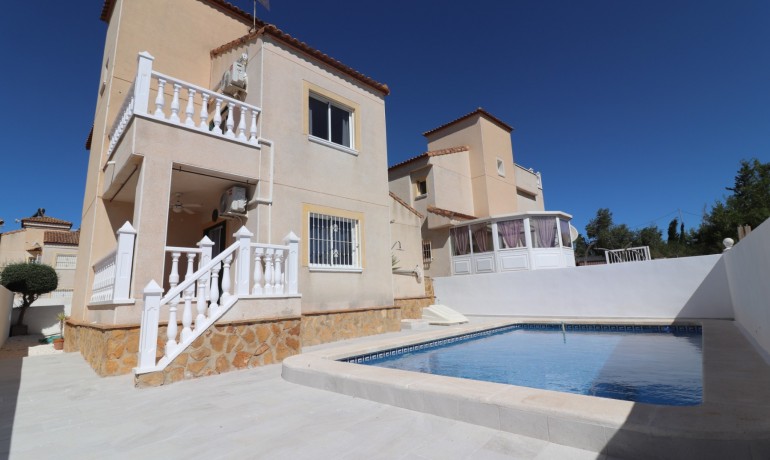 Venta - Villa -
San Miguel de Salinas - Lake View Mansions