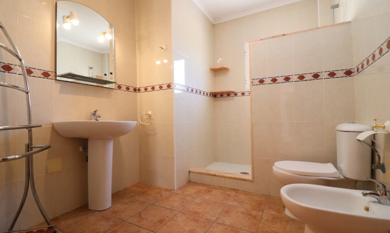 Venta - Villa -
San Miguel de Salinas - Lake View Mansions