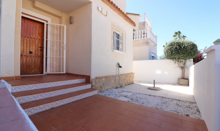Venta - Villa -
San Miguel de Salinas - Lake View Mansions