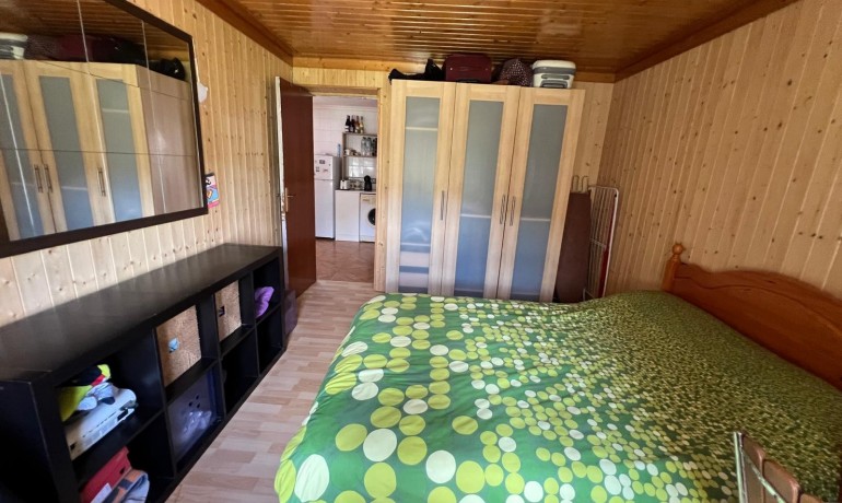 Sale - Finca / Country Property -
Algueña - Alguena