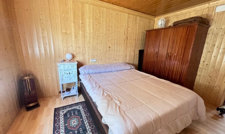Sale - Finca / Country Property -
Algueña - Alguena
