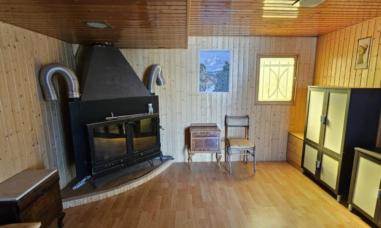 Sale - Finca / Country Property -
Algueña - Alguena