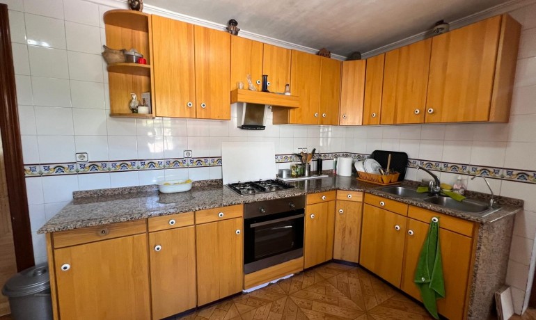 Sale - Finca / Country Property -
Algueña - Alguena
