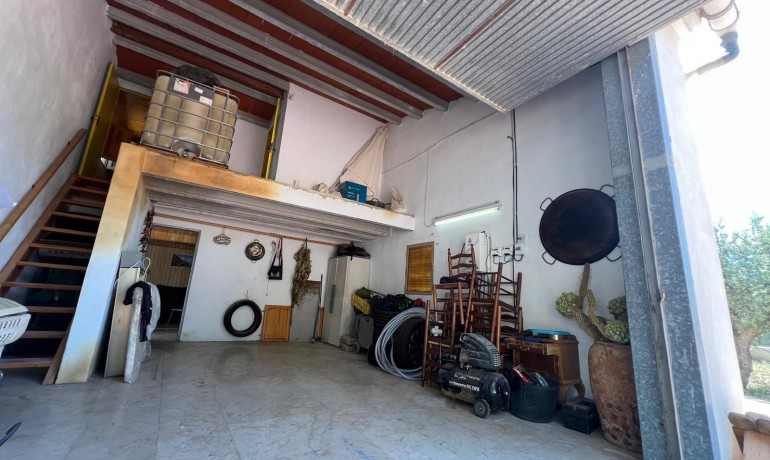 Sale - Finca / Country Property -
Algueña - Alguena
