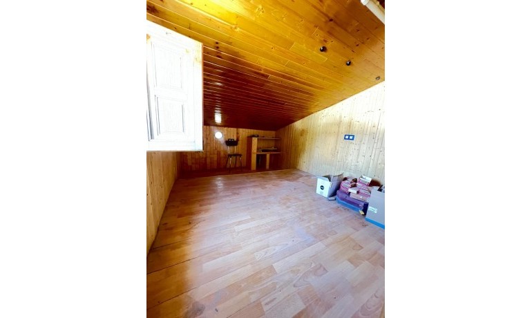Sale - Finca / Country Property -
Algueña - Alguena