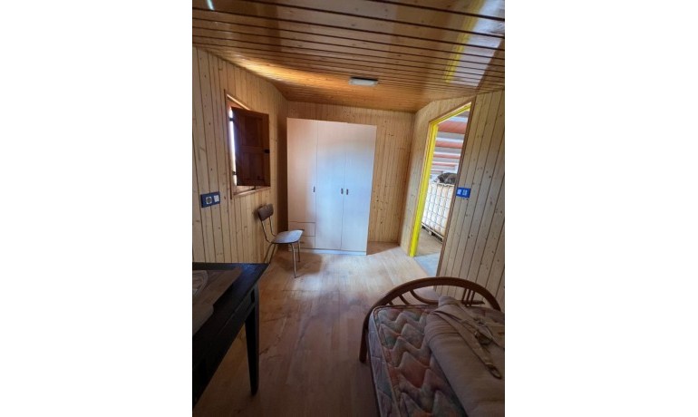 Sale - Finca / Country Property -
Algueña - Alguena