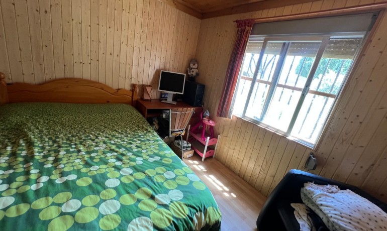 Sale - Finca / Country Property -
Algueña - Alguena