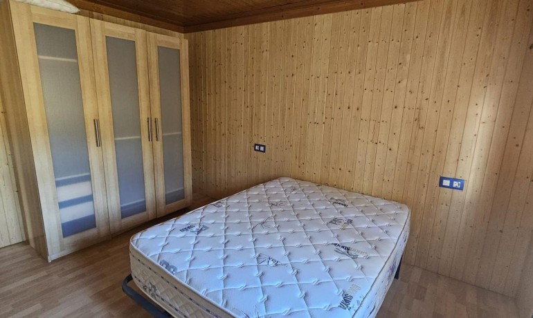 Sale - Finca / Country Property -
Algueña - Alguena