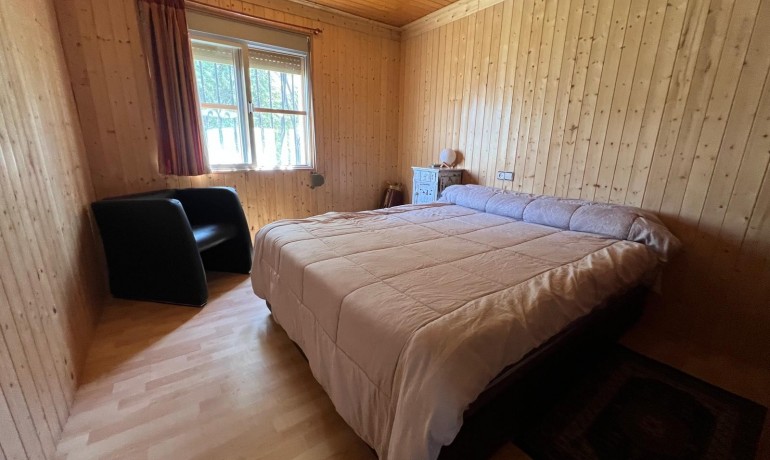 Sale - Finca / Country Property -
Algueña - Alguena