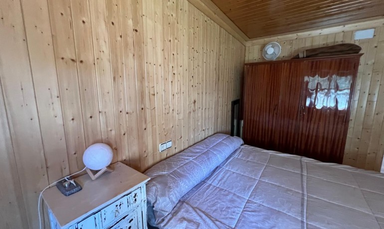 Sale - Finca / Country Property -
Algueña - Alguena