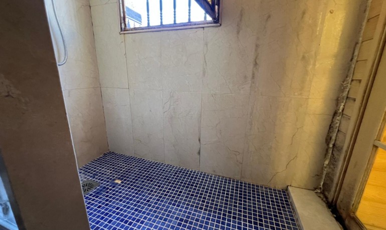 Sale - Finca / Country Property -
Algueña - Alguena