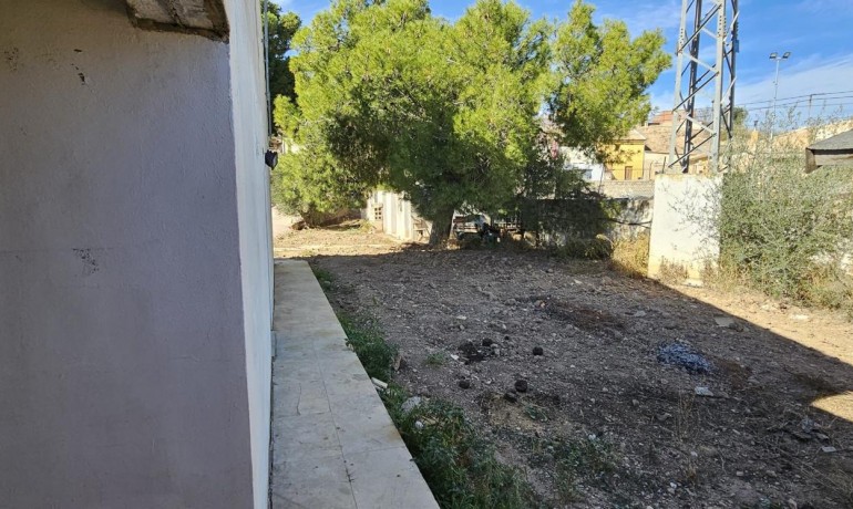 Sale - Finca / Country Property -
Algueña - Alguena
