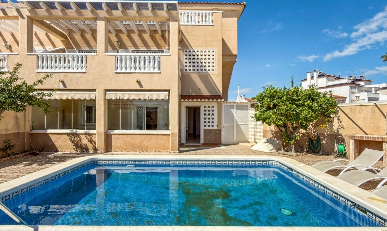 Venta - Apartamento / piso -
Orihuela Costa - Playa Flamenca