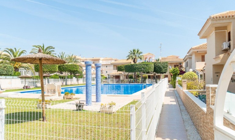 Venta - Villa -
Orihuela Costa - Playa Flamenca