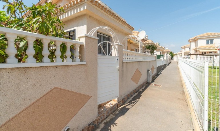 Venta - Villa -
Orihuela Costa - Playa Flamenca