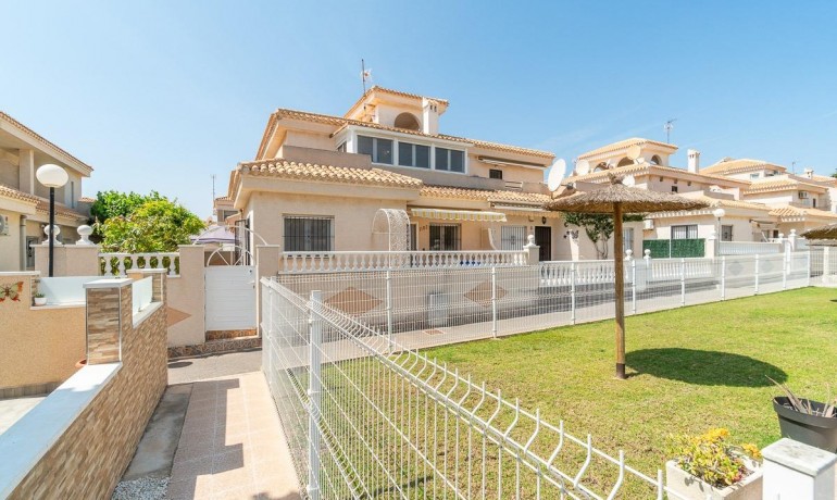 Venta - Villa -
Orihuela Costa - Playa Flamenca