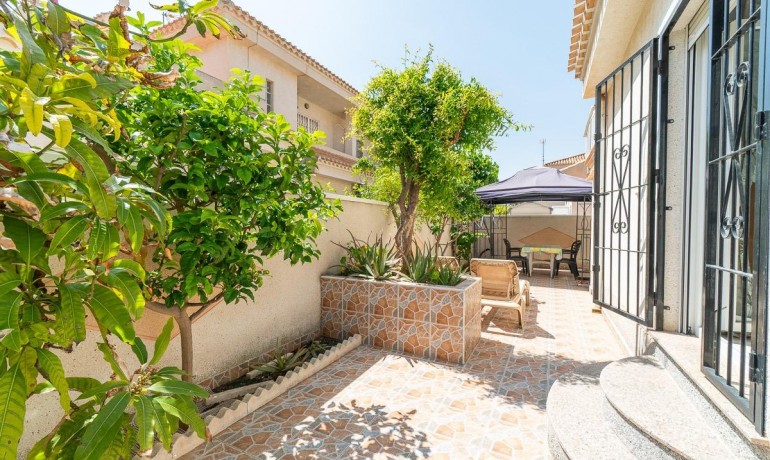 Venta - Villa -
Orihuela Costa - Playa Flamenca