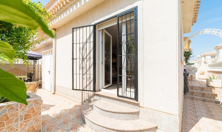 Venta - Villa -
Orihuela Costa - Playa Flamenca