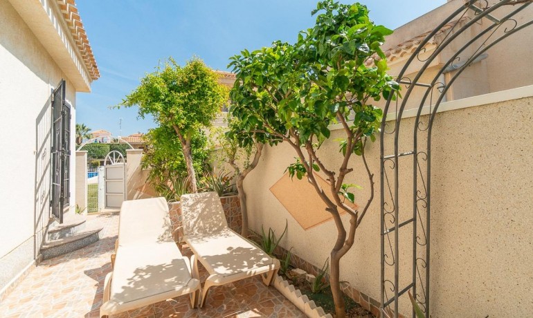 Venta - Villa -
Orihuela Costa - Playa Flamenca