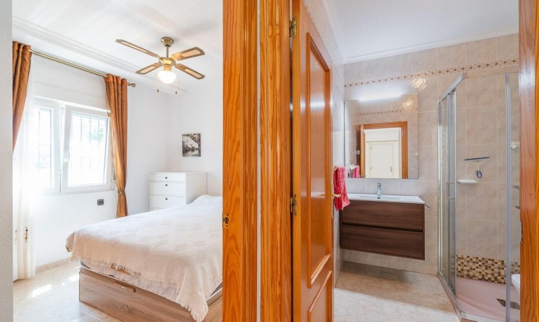 Venta - Villa -
Orihuela Costa - Playa Flamenca