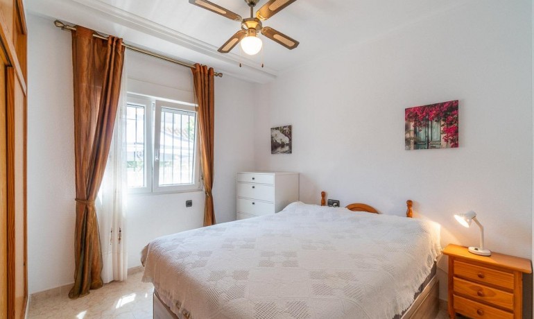 Venta - Villa -
Orihuela Costa - Playa Flamenca