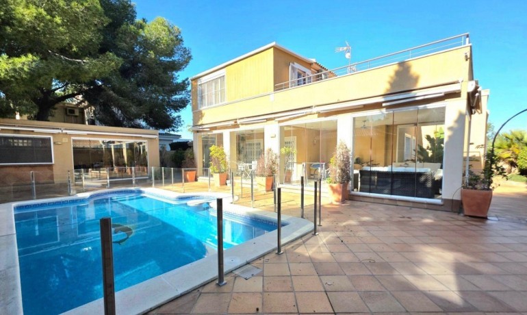 Venta - Villa -
Dehesa de campoamor - Campoamor