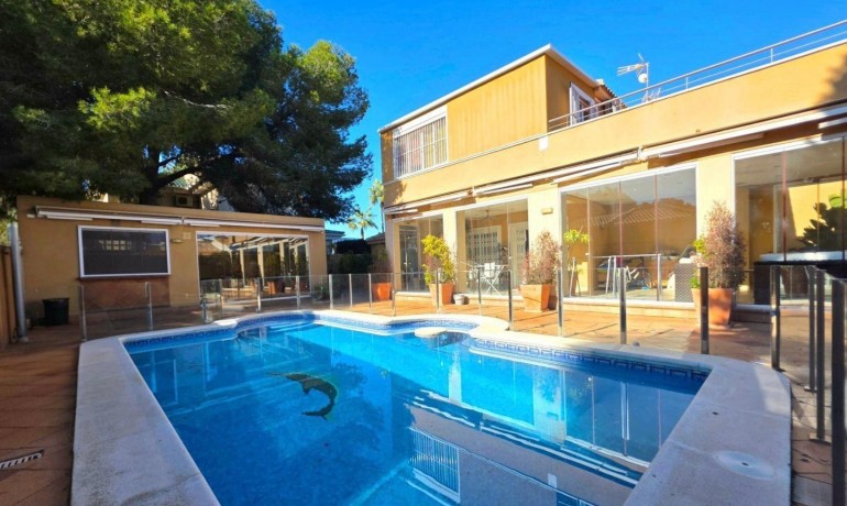 Venta - Villa -
Dehesa de campoamor - Campoamor