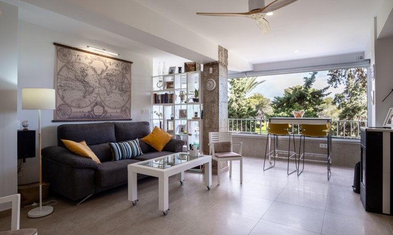 Revente - Appartement / Flat -
Orihuela Costa* - Punta Prima