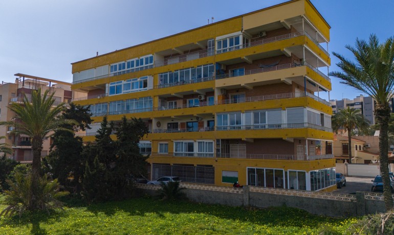 Revente - Appartement / Flat -
Orihuela Costa* - Punta Prima