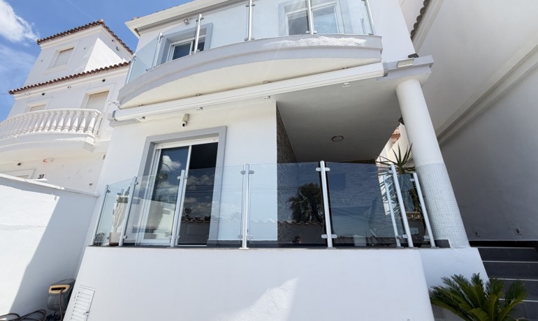 Sale - Villa -
Villamartin