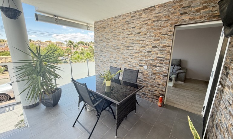 Sale - Villa -
Villamartin