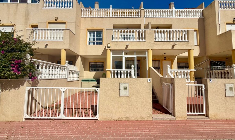 Sale - House -
Guardamar del Segura - El Eden