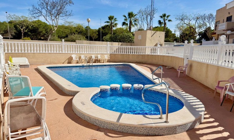 Sale - House -
Guardamar del Segura - El Eden